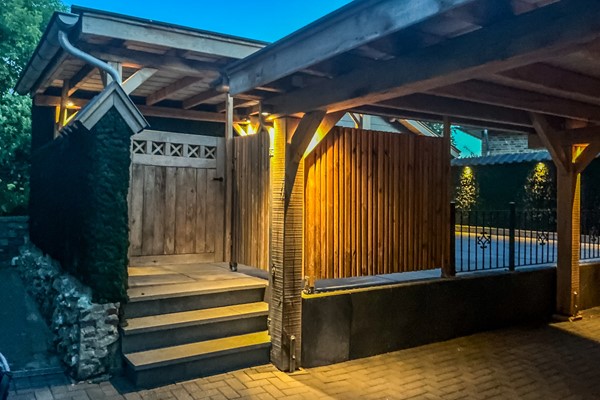 Foto - Te koop: Een woning voor de toekomst met een energielabel van A+++ met een multifunctionele ruimte      (ca 25 m2) en tuin met eiken overkapping en grote eiken carport in het Heuvelland.